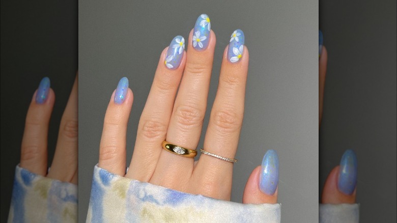 Blue and white daisy nails