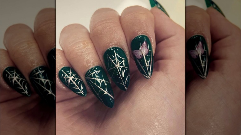 Evergreen nails with nail art