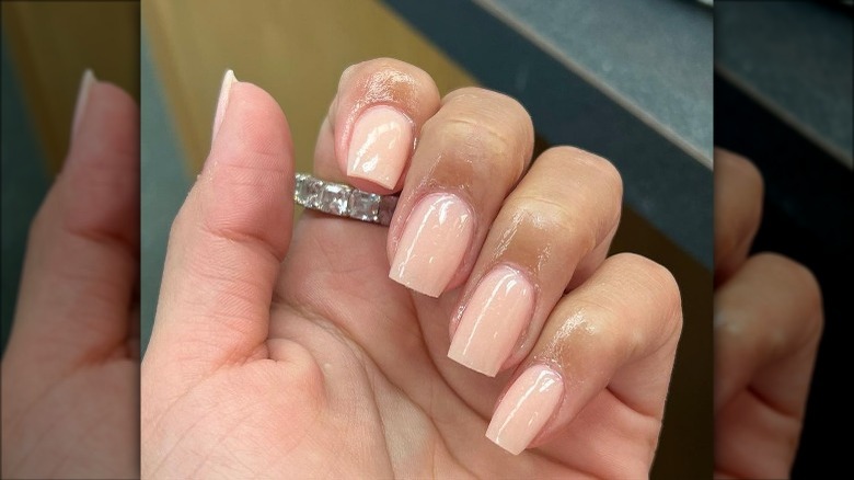 neutral dip powder manicure