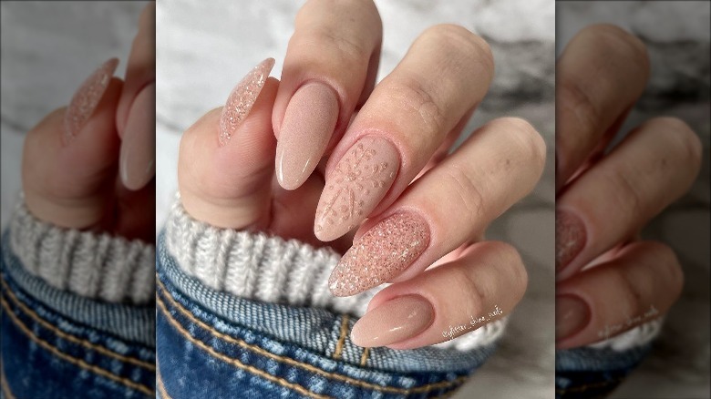 snowflake dip powder manicure