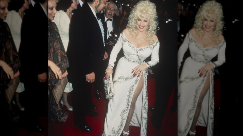 Dolly Parton walks the red carpet with a big blonde wig on