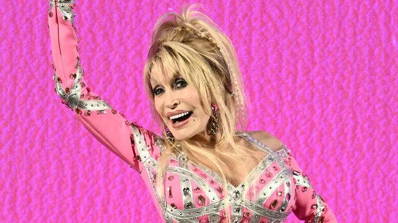 Dolly Parton at her Rockstar press conference