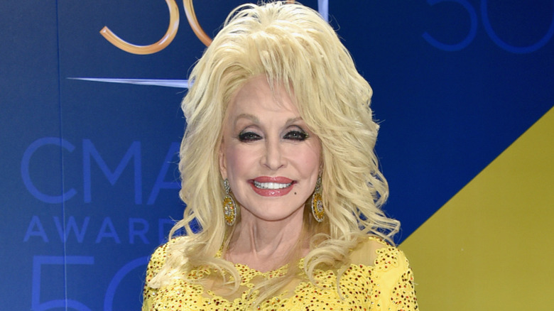 Dolly Parton in a yellow dress