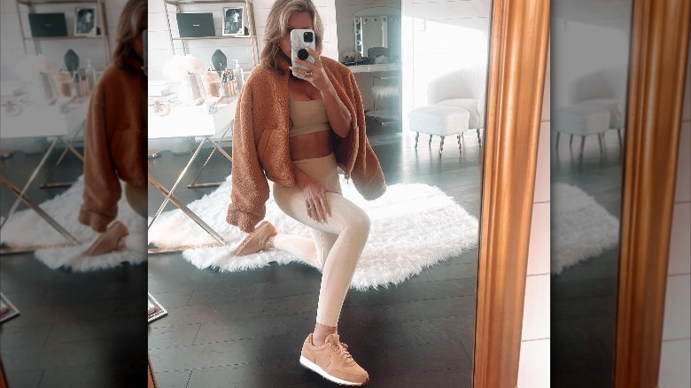 Instagram user @styledmeliss wearing beige athleisure