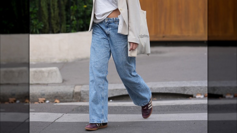 A woman wearing shapeless, unflattering jeans