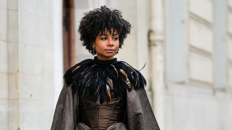 Woman wearing black feather-trimmed collar