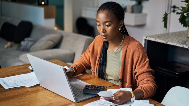 woman budgeting with laptop