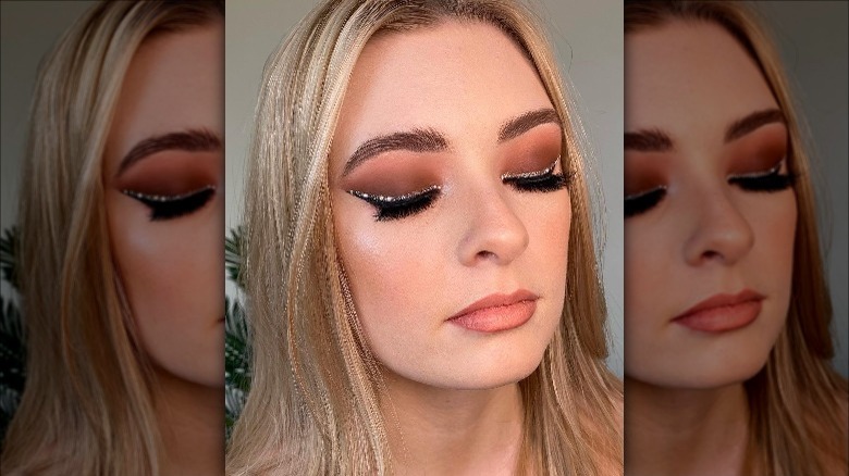 Woman wearing chunky glitter on the eye
