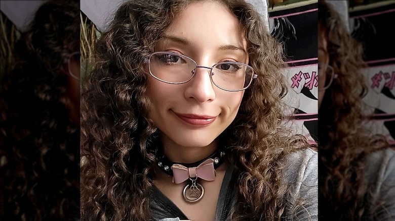 Woman wearing bow choker