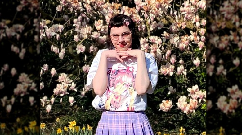 Woman wearing cutesy hair clips 