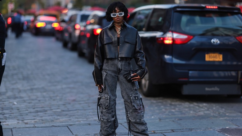 Woman wearing gray cargo jeans