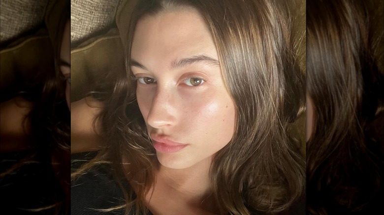 Hailey Bieber wearing no makeup