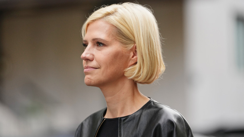 A woman wearing a short blond sleek bob