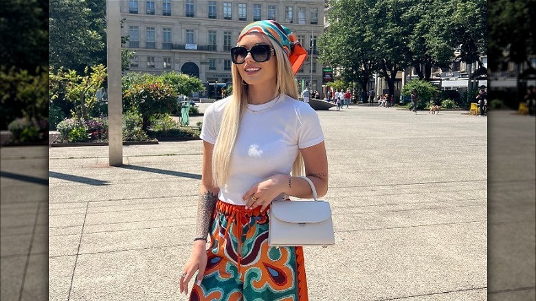 Straight hair with a hair scarf