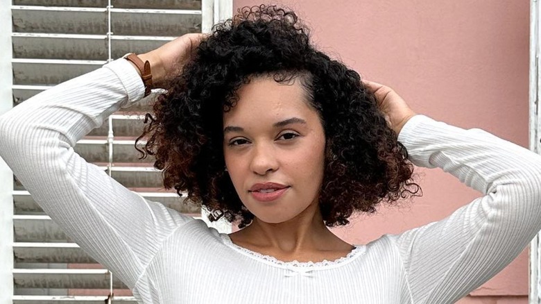 Side-parted voluminous bob