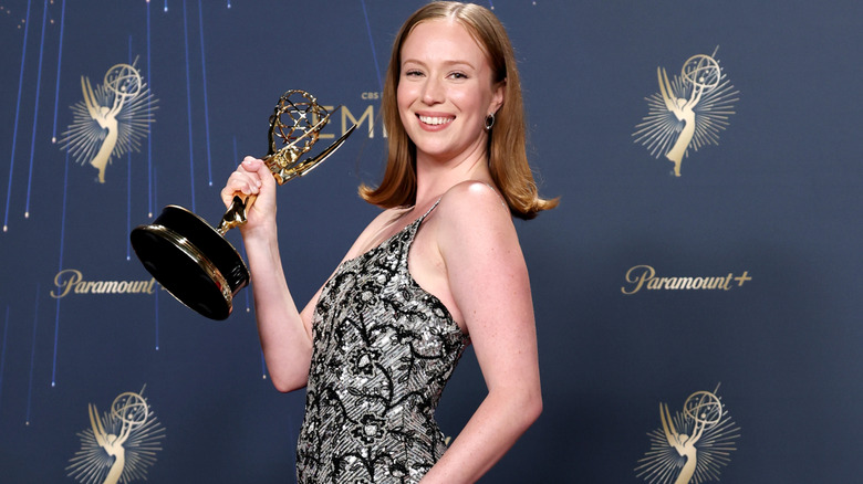Hannah Einbinder holds her Emmy at the 2025 ceremony