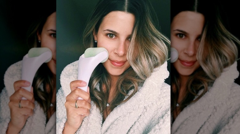 Instagram user @dr.tarynshealthylife uses ice roller on face