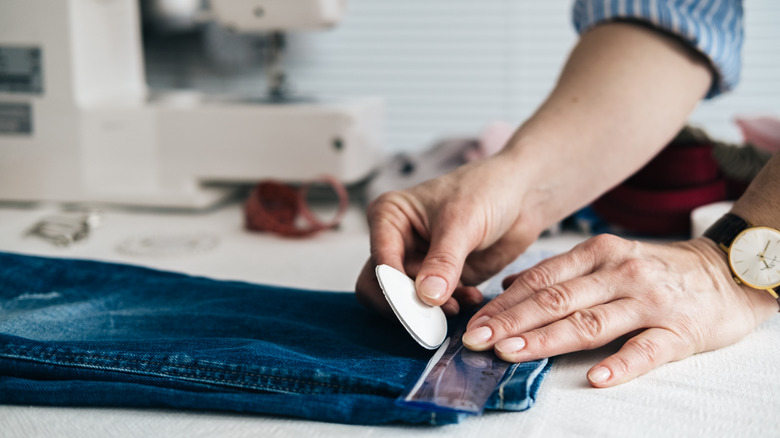 marking jeans to cut