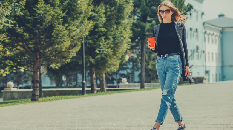 Girl wearing jeans with a belt and a blazer