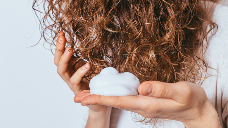 Mousse meets curly hair 