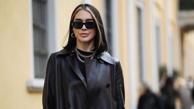 woman with blond money piece hair