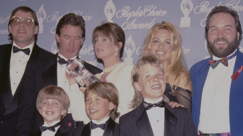 Patricia Richardson and Pamela Anderson with the rest of the cast from 