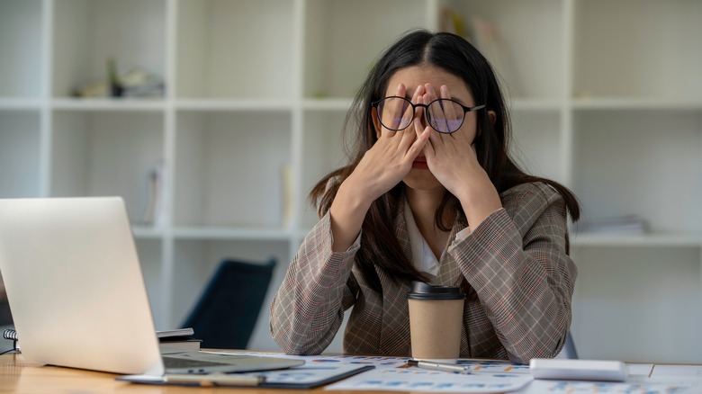 woman at desk stressed