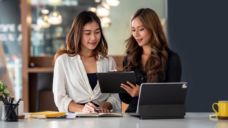 women planning with laptop