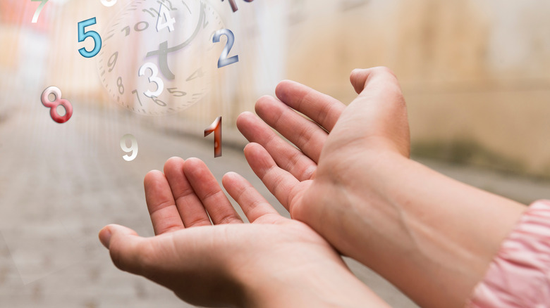 hand holding numbers