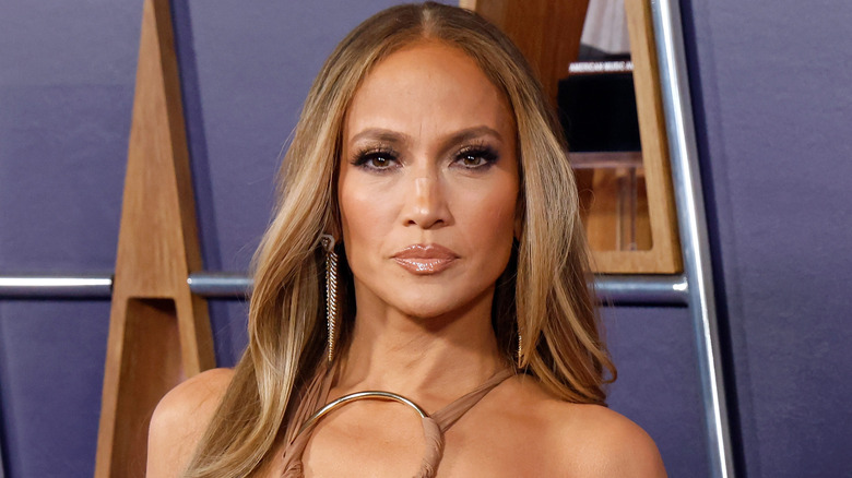 Jennifer Lopez posing on the red carpet