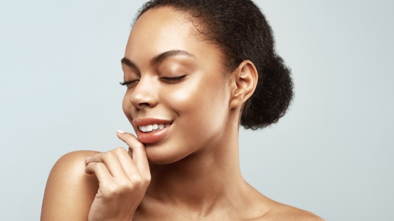 Black woman wearing highlighter