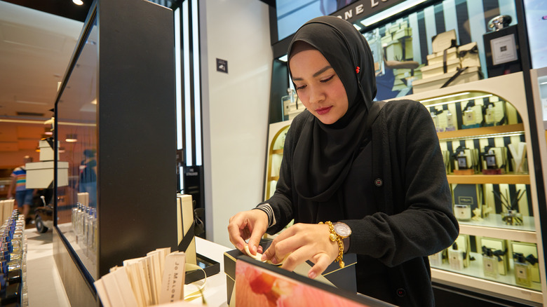 Sephora employee working