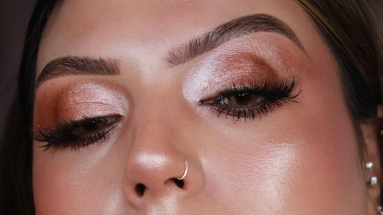 Bronze eyeshadow shimmery face