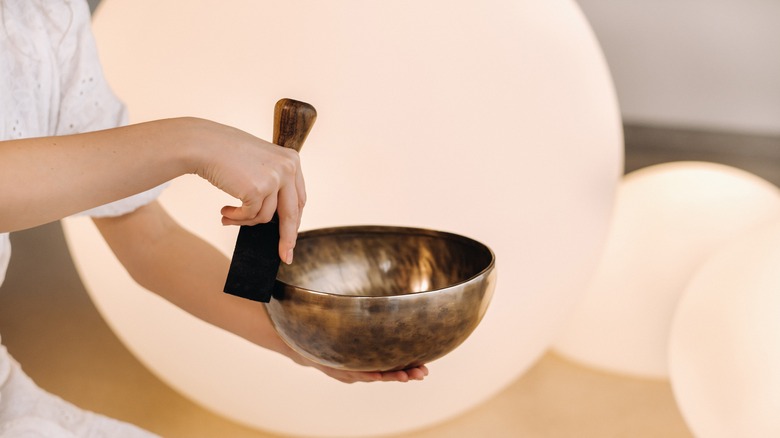 Sound healing, singing bowl