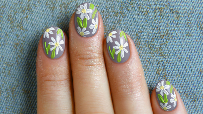 Daisy nail print