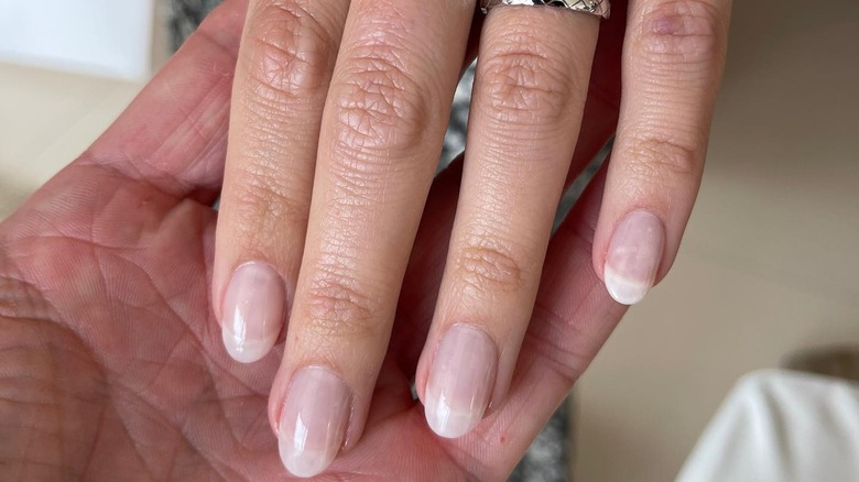 Neutral manicure