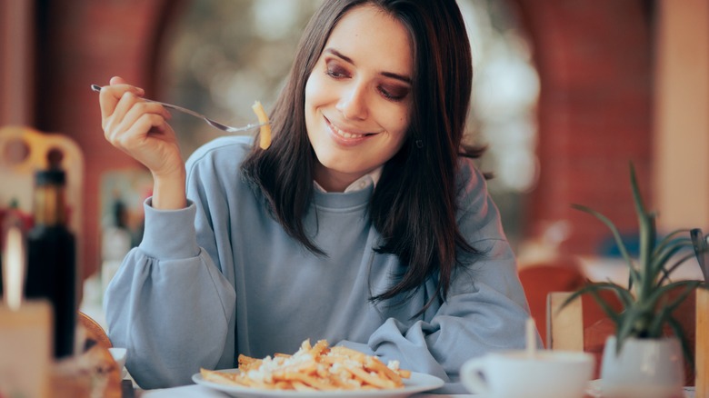 Woman eating mindfully 