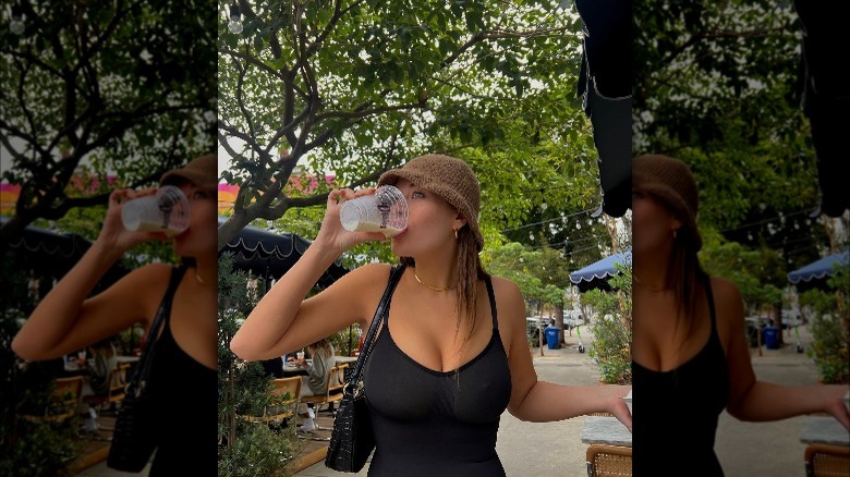 Minimal choker necklace on girl