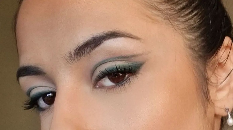 Soft, smoky floating eyeliner