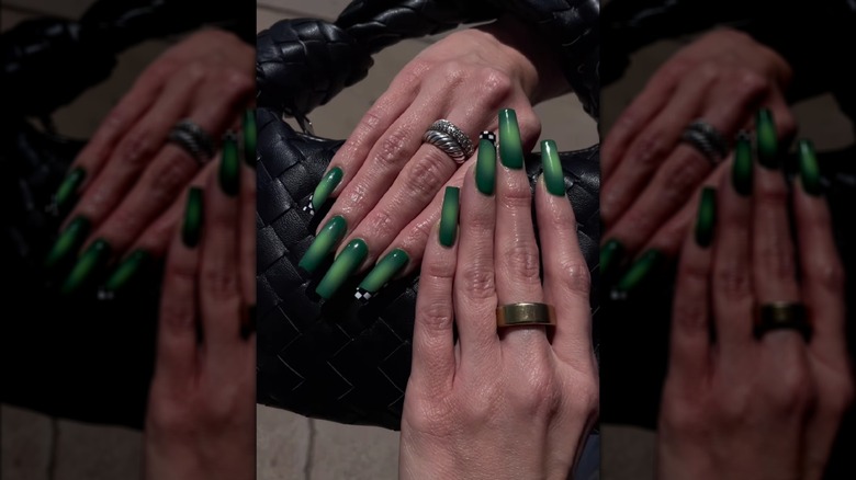 green aura nails