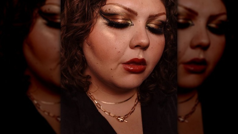 Dramatic eye look and highlighter