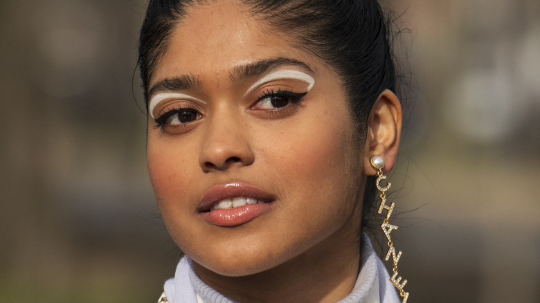 Jenna Bey using white eyeshadow 