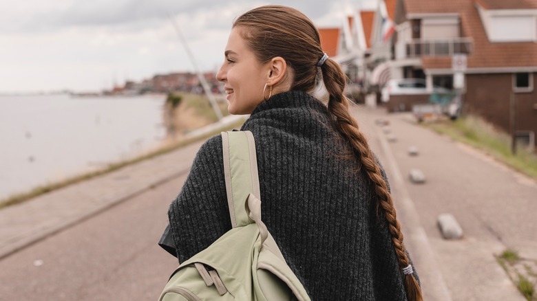 Woman wearing a ponytail braid
