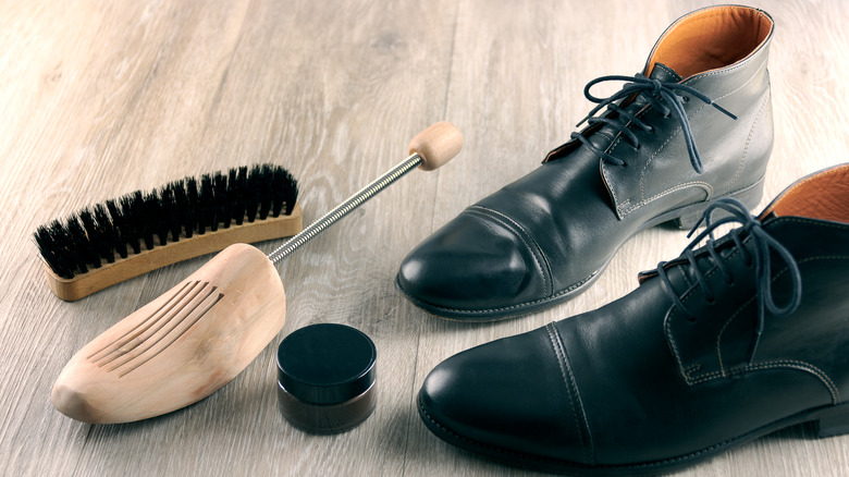 shoe stretching materials