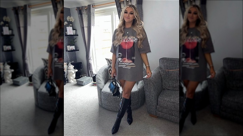 oversized t-shirt with leather accessories