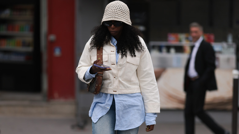 woman wearing crochet hat
