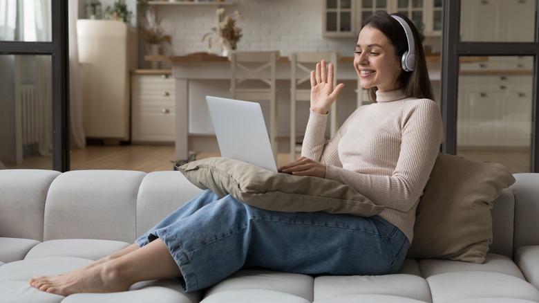 woman with laptop on pillow