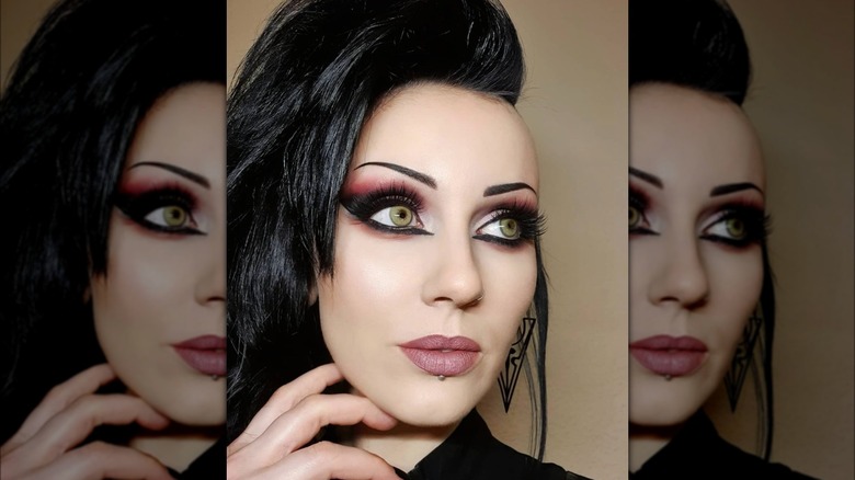 Black eyeshadow with mauve lips 