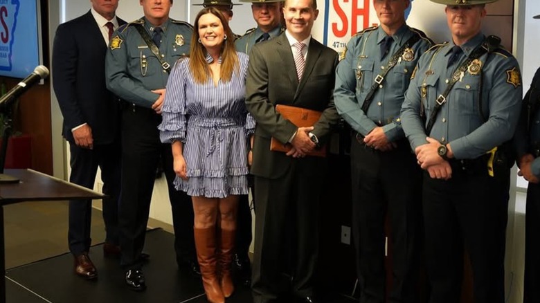 Sarah Sanders wearing an inappropriate outfit at a press conference