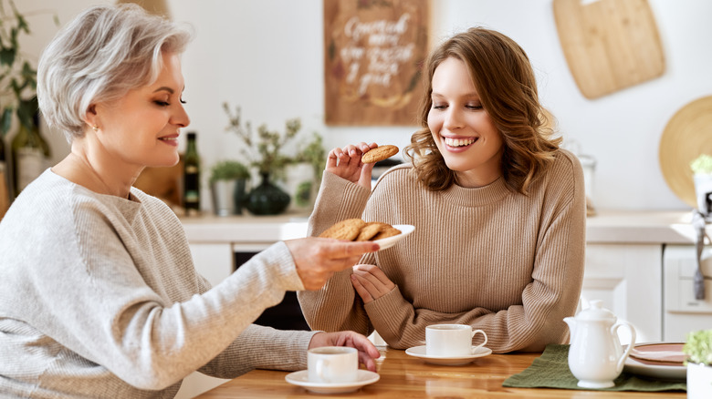 friends eating cookies